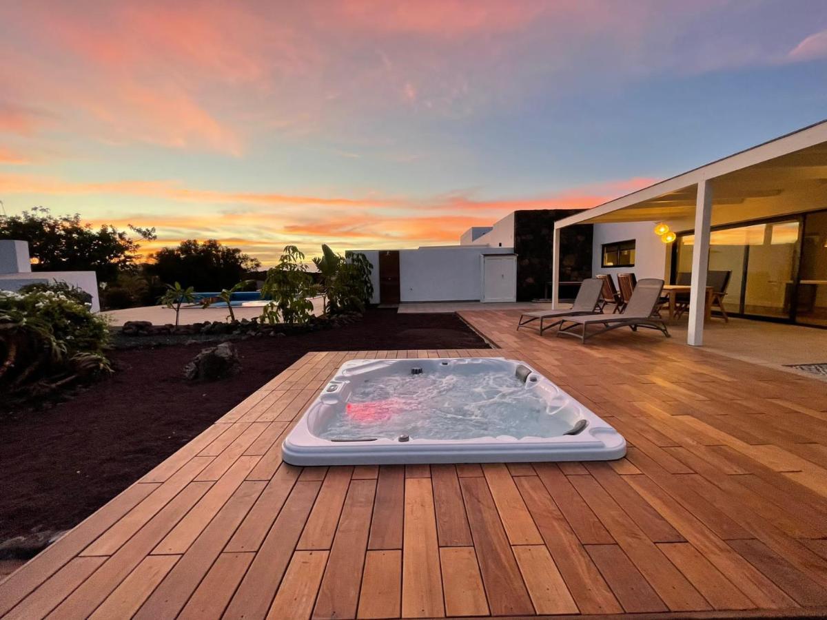 North Shore Villas Lajares, Manalari, Private Jacuzzi Экстерьер фото